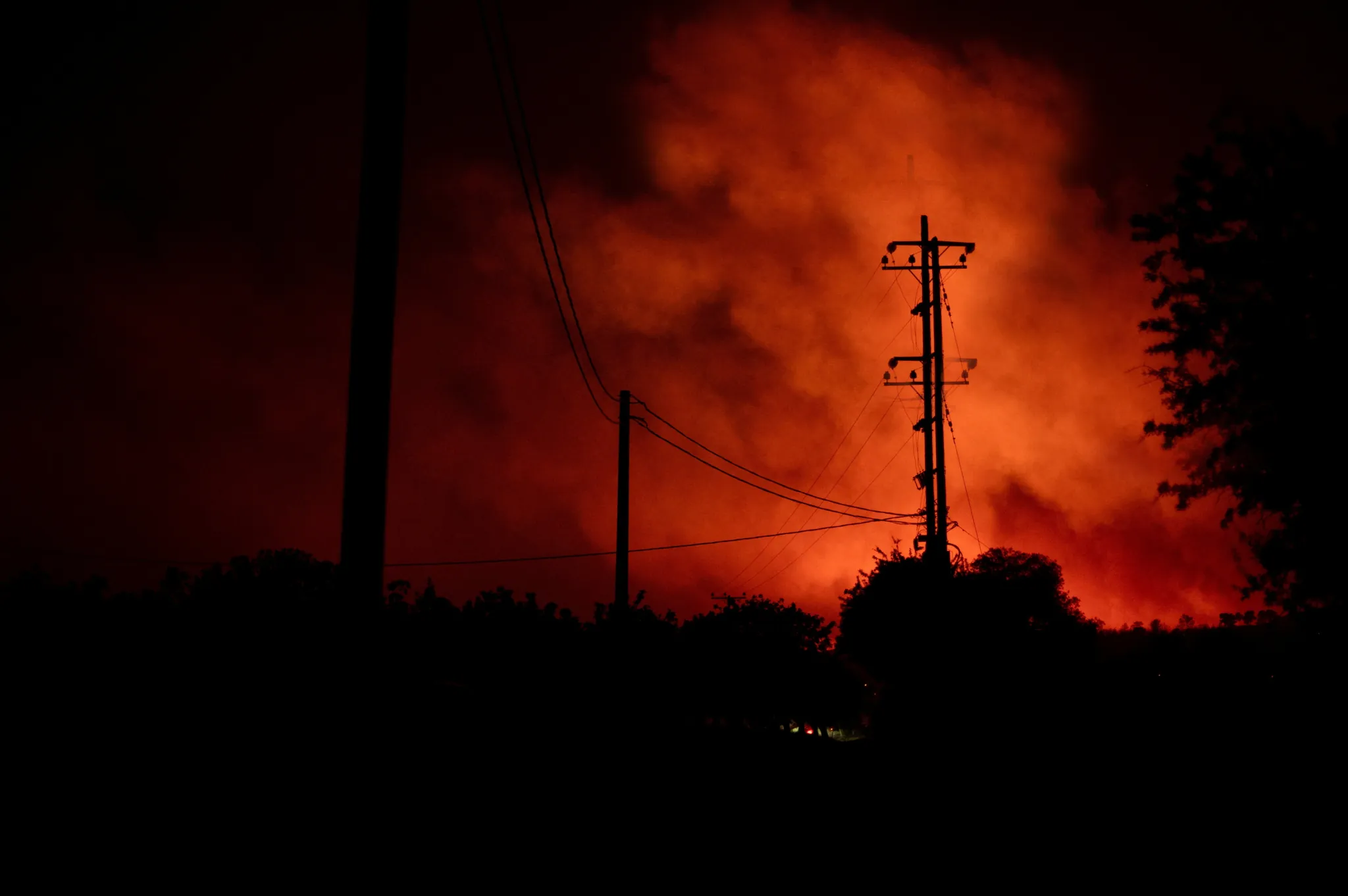 Queimada e fumaça ao entardecer